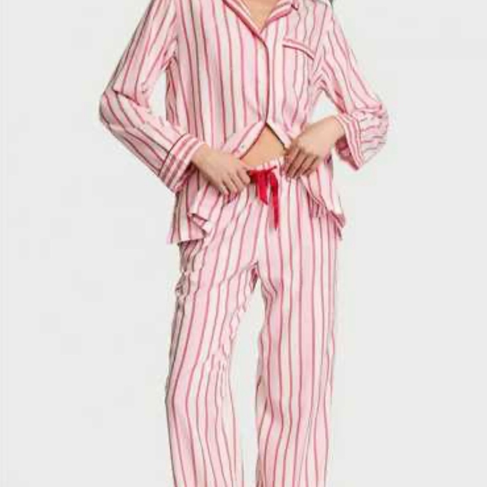 VICTORIA'S SECRET
Long Flannel Pajama Set, pink and red - Picture 5 of 6